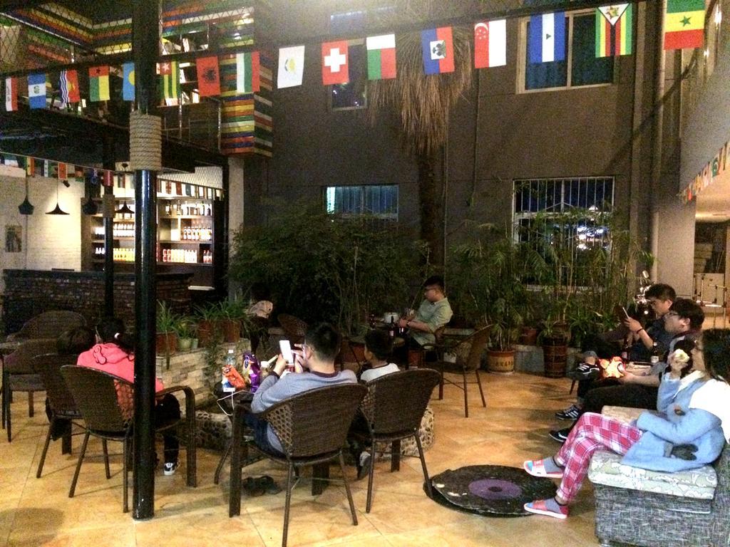 Xi'An Rainbow Youth Hotel Экстерьер фото